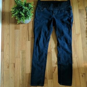 Old Navy maternity skiny jeans.